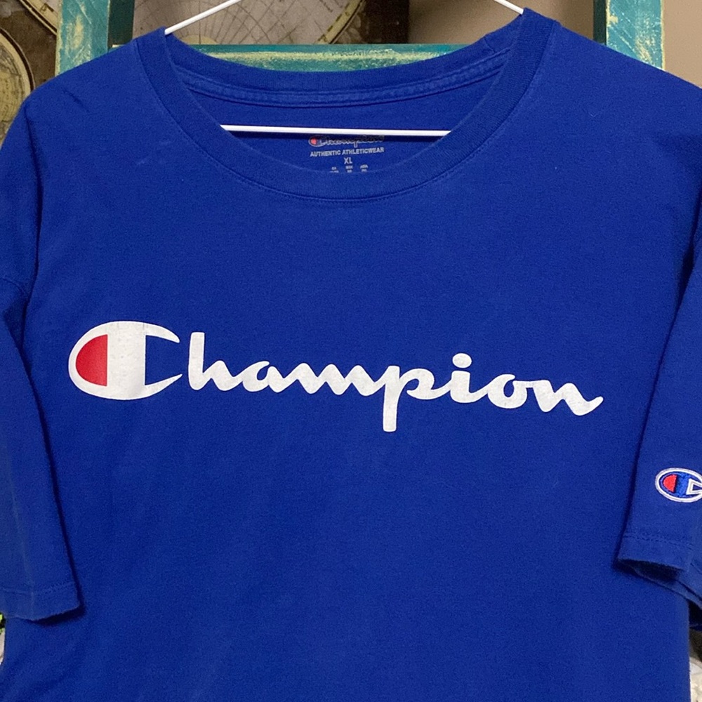 Champion Crewneck t shirt men’s XL